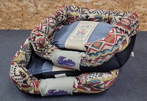 Katsu sohvapeti sixsax kuosilla - Koiran reunalliset pedit - 6430035778232 - 1